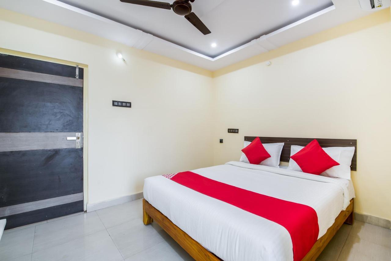 Oyo Mohan Residency Hotel Kurmannapalem Екстериор снимка